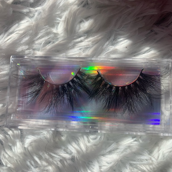 25mm mink lashes - Picture 3 of 3